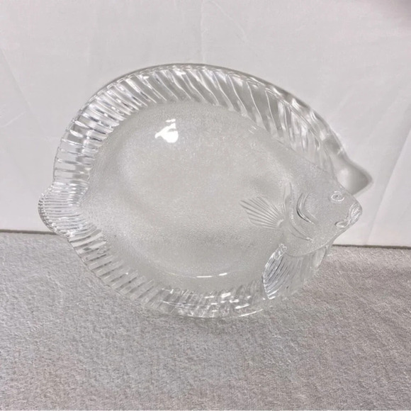 Vintage Clear &  Frosted Glass Fish Plate Platter - Picture 1 of 11